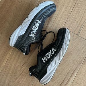 Hoka Bondi 7 black sneakers